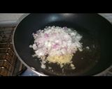 A picture of step 1 of Pizza pasta.