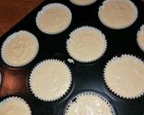 Φωτογραφία βήματος 4 της συνταγής Cupcakes βανίλια (τύπου chiffon cake)