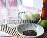 A picture of step 1 of Basil Seed Lemon Winter Melon Drink.
