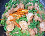 รูปขั้นตอนการทำที่ 3 ของ กุ้งผัดพริกเหลือง