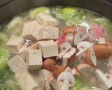 A picture of step 5 of Hotpot - Spinach, pork, ginger, garlic, sesame oil and many vegetables, Japanese style.