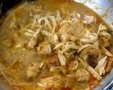รูปขั้นตอนการทำที่ 7 ของ แกงกะทิไก่หน่อไม้สดต้ม