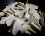 Hình bước làm 2 của món Bầu xào tim cật