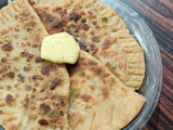 पनीर मटर गुझिया परांठे(Paneer matar gujiya paraathe recipe in Hindi)