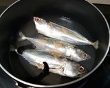 Gambar langkah 1 resipi Ikan Kembung Rebus Bersama Air Asam.