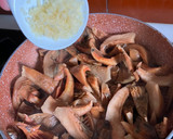Foto del paso 6 de la receta: Entrante de setas con ajos, aove y sal