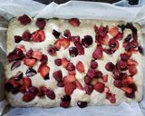 Foto del paso 2 de la receta: Cuadraditos🍓 con🍒 frutos rojos🍇