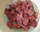 Foto del paso 1 de la receta: Patatas guisadas con carne 🥩 de tenera