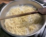 Une image de l'étape 2 de Spätzles au porc et navets.