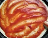 Une image de l'étape 3 de Pizza au lardon et des tranches de salami de dinde.