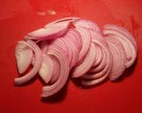 Foto del paso 3 de la receta Patatas orgánicas al horno con cebolla roja y pinchos morunos