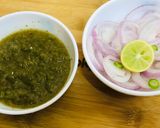A picture of step 3 of Hari chutney.