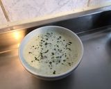 Une image de l'étape 6 de Salade de chou fleur aux tomates, oignon rouge et herbes aromatiques (sauce au fromage blanc).