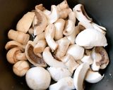 Hình bước làm 1 của món Mì Cay Trộn Nấm Mỡ