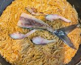Foto del paso 10 de la receta: Fideuà con Caballa en Salazón y gambones