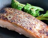 Hình bước làm 6 của món Cá Hồi Áp Chảo Sốt Kem Nấm Fake Healthy