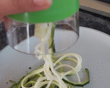 Foto del paso 3 de la receta: Tallarines de Zapallo Italiano con salsa de tomate