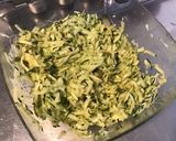 Une image de l'étape 5 de Salade de courgettes râpées,scarole et tagetes (sauce curry).