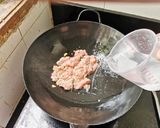 รูปขั้นตอนการทำที่ 2 ของ ผัดขึ้นฉ่ายหมูสับใส่เต้าหู้ไข่ (คีโต)