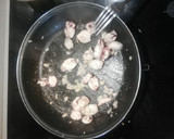 Foto del paso 4 de la receta: Chipirones a la plancha 🦑 con patatas asadas en microondas 🥔