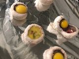 Champiñones rellenos de huevo de codorniz y jamón