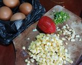 Foto langkah ke 1 dari resep Fan Qie Chao Dan (Orek Telur dan Tomat) dengan Jagung.