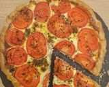 Une image de l'étape 6 de Quiche à la moutarde, au thon et tomate.