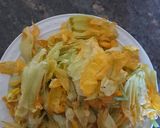Foto del paso 3 de la receta: Quesadillas de flor de calabaza