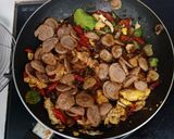 Foto langkah ke 5 dari resep Tumis Bakso Mercon.