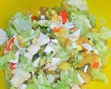 Foto del paso 2 de la receta: Ensalada saludable de pollo, piña y delicias de mar