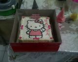 Foto langkah ke 7 dari resep Birthday cake Hello Kitty dengan cara membuat gambarnya.