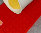 Foto del paso 6 de la receta: Gofres de tortilla de patatas con salmón y tomate