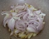 A picture of step 2 of Lehsuni Bhindi Do Pyaza.