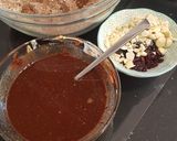 Foto del paso 2 de la receta: Brownie con arándanos y almendras