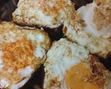 Foto langkah ke 5 dari resep Telur Ceplok Bumbu Kecap.