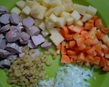 Foto langkah ke 1 dari resep Sup Sosis Makaroni.