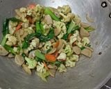 Foto langkah ke 3 dari resep Capcay bumbu iris.