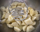 Foto del paso 1 de la receta: Gnocchi de patata caseros con tomate cherry confitado y pesto de rúcula con nueces