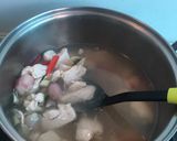 รูปขั้นตอนการทำที่ 5 ของ ต้มอกไก่ใบชะมวง