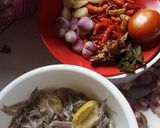 Foto langkah ke 2 dari resep Pindang teri basah, rawit merah.