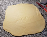 Foto del paso 2 de la receta: Medialunas de manteca con kéfir (masa en panetera)