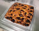 Une image de l'étape 12 de Gâteau aux prunes et fruits confits au rhum.