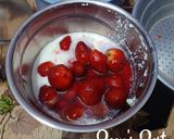A picture of step 1 of Strawberry Lassi.