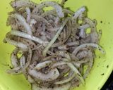 صورة لخطوة 1 من وصفة كبدة بالبصل والسماق