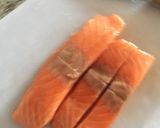 Foto del paso 1 de la receta Brochetas de salmón rápidas con arroz, también express!