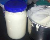 A picture of step 2 of Home made Mayonnaise.
