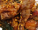 Foto langkah ke 6 dari resep Ayam Tim Goreng Bawang.