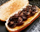 Foto del paso 6 de la receta: Bratwurst con champiñones al foie y cebolla caramelizada