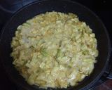 Foto del paso 2 de la receta Tortilla de papas, cebolla y calabacín
