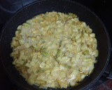 Foto del paso 2 de la receta: Tortilla de papas, cebolla y calabacín